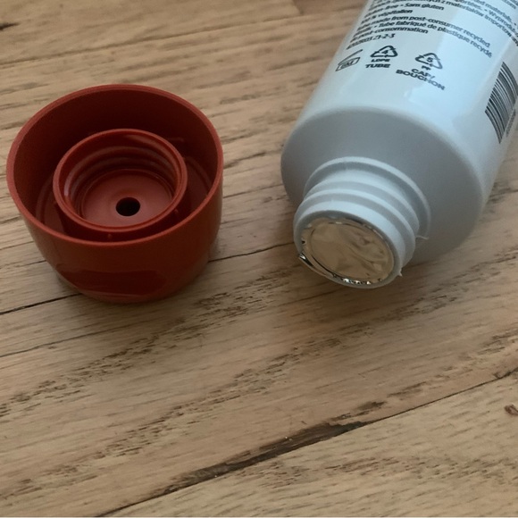 *NWT* Arbonne Oil Balancing Clay Mask - Picture 3 of 3